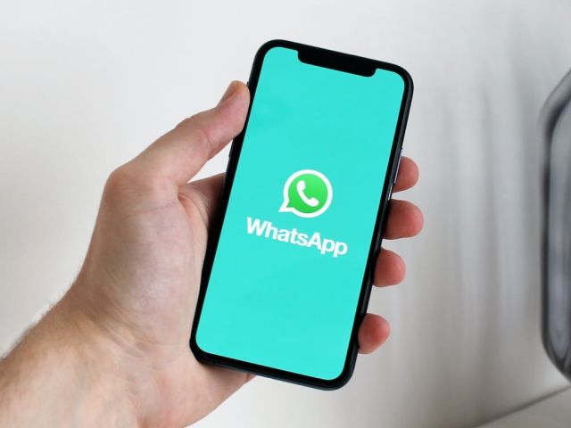 Ein Bild von rinrm Smartphone mit WhatsApp